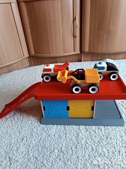 Парковка с машинками Икеа