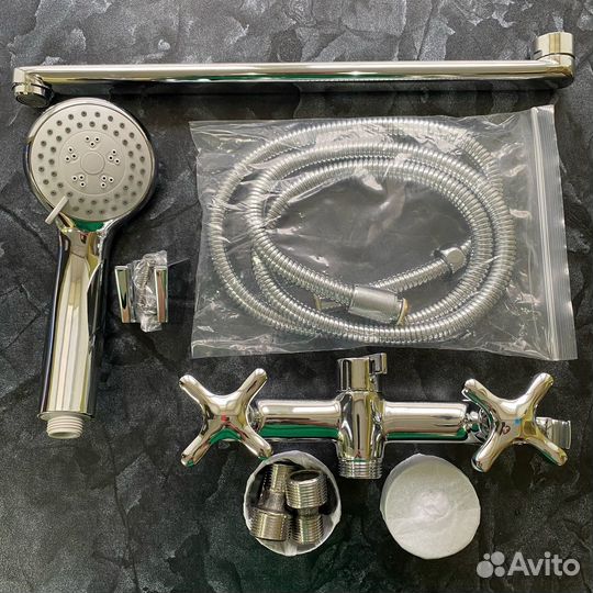 Смеситель для ванны rossinka