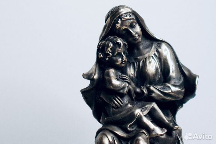 Дева Мария с младенцем 