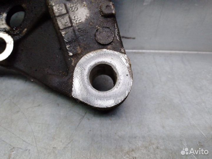 Кронштейн переднего рычага Skoda Octavia (A5 1Z)