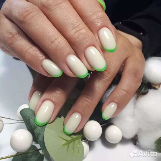 Маникюр, педикюр в Парковом