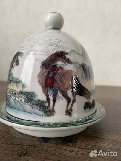 Лимонница. Новый год. Лошади