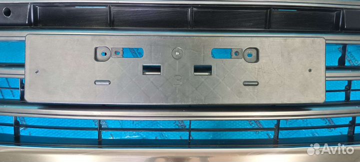 Передний бампер с решеткой Lexus Lx 450d Оригинал