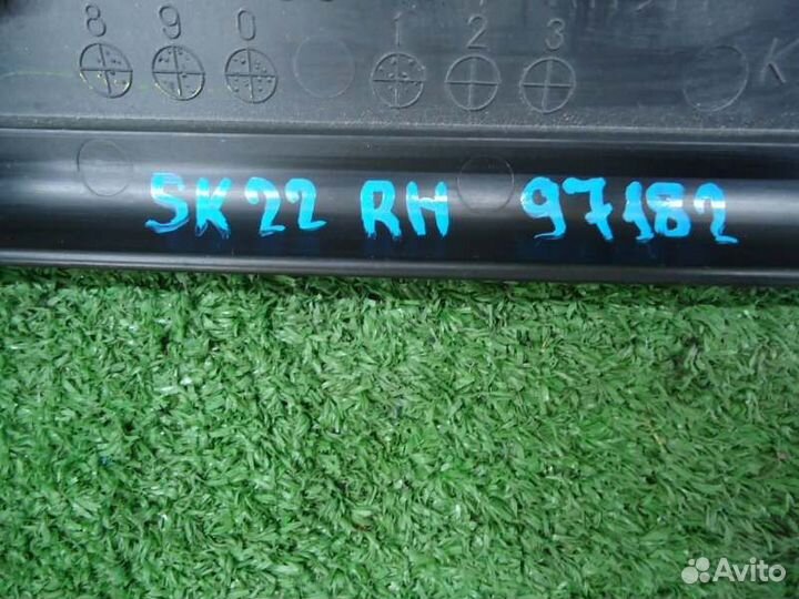 Уголок двери правый Nissan Vanette SK22MN R2