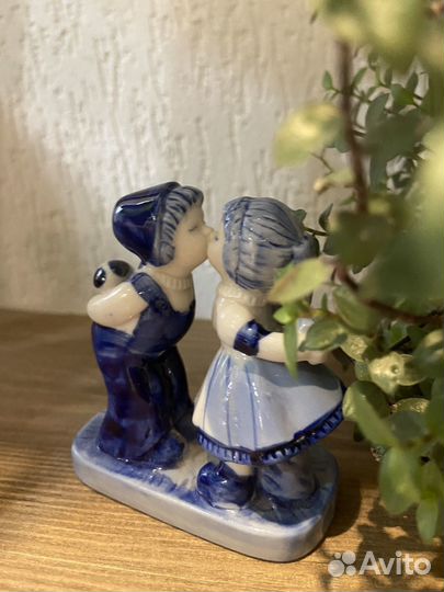 Статуэтка фарфор