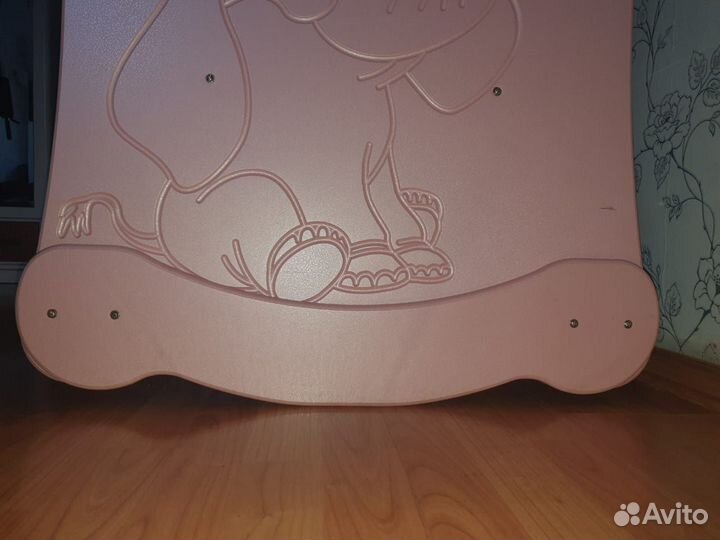 Детская кроватка с маятником