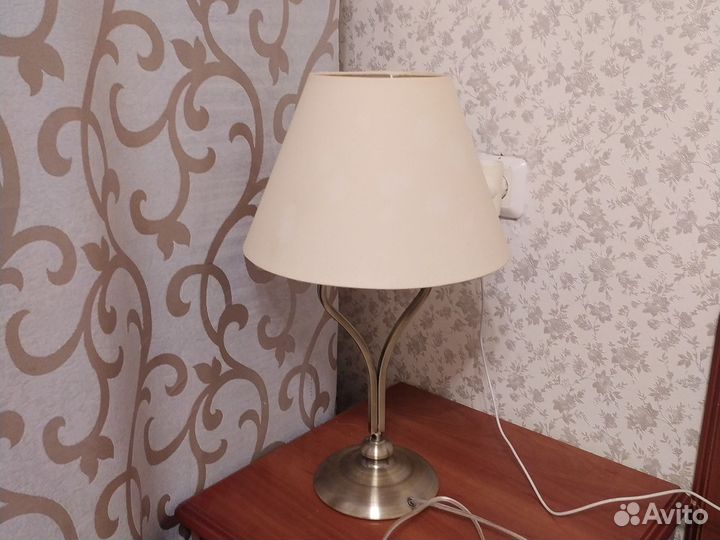 Настольная лампа