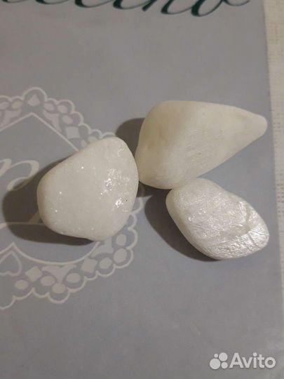 Мраморные камни со дна озера Байкал