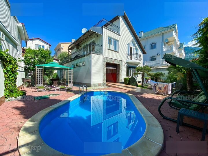 Дом 250 м² на участке 6 сот.