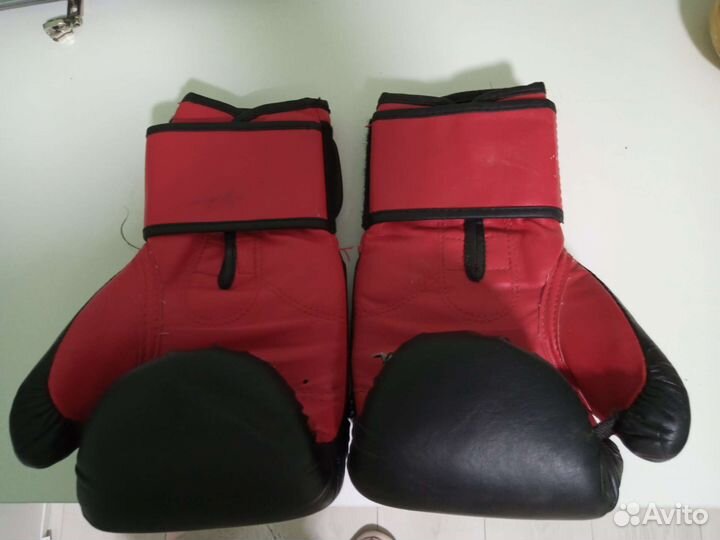 Боксерские перчатки