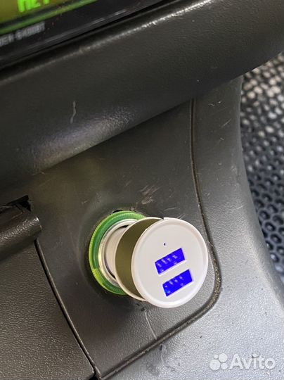 Зарядка от прикуривателя USB