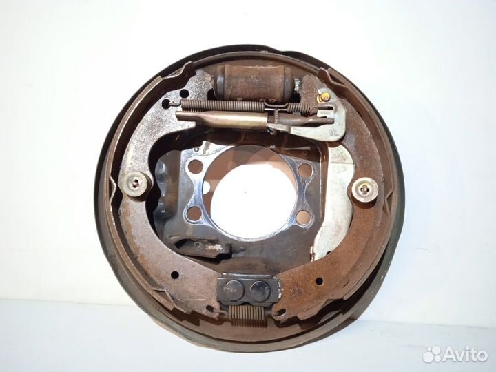 Площадка тормозная Левая (к-кт) Legacy 26704AE030