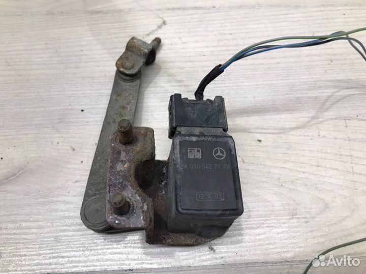 Датчик уровня кузова Mercedes E-Class W211