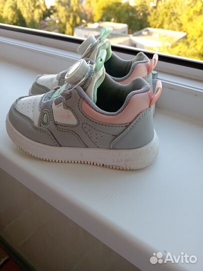 Кроссовки для девочки