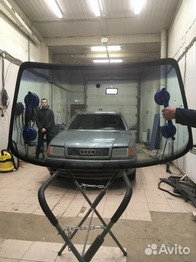 Лобовое стекло Audi 100