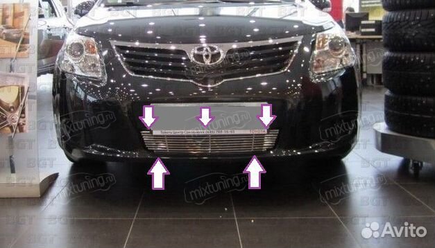 Решетка в бампер Toyota Avensis 3 2008-2011 новая
