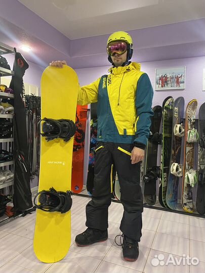 Горнолыжная одежда, сноуборды и горные лыжи