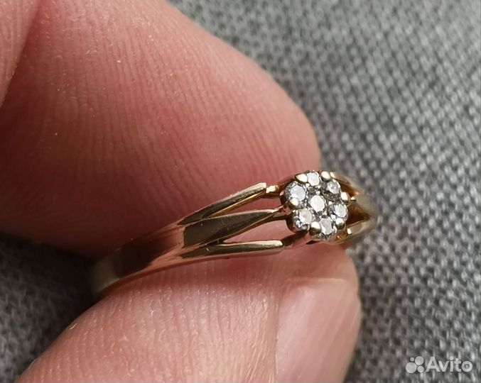 Золотое кольцо с бриллиантами