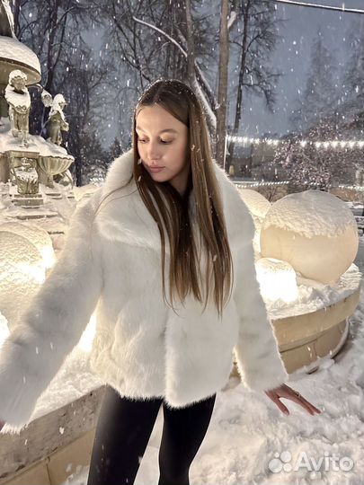 Zara шубка белая женская искусственная