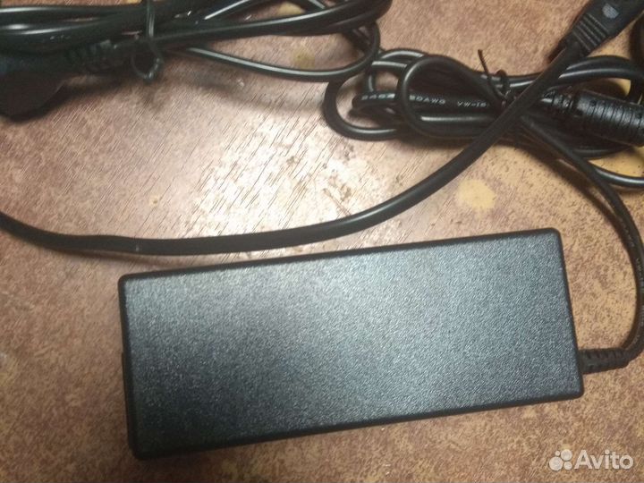 Зарядное устройство для ноутбуков и планшета