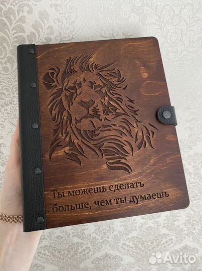 Ежедневник из дерева и кожи