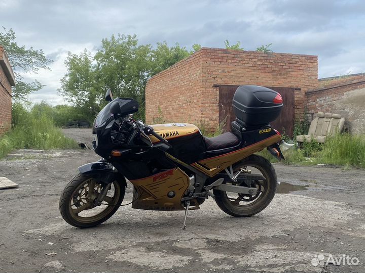 Yamaha FZR250