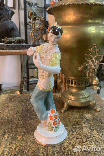 Статуэтка китаянка Тао Хао Красный мак