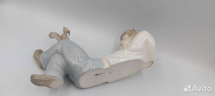 Редкая статуэтка мальчик с белкой zaphir lladro