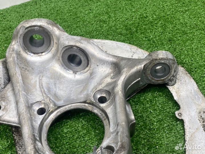 Кулак поворотный передний правый Bmw X5 F15 2017