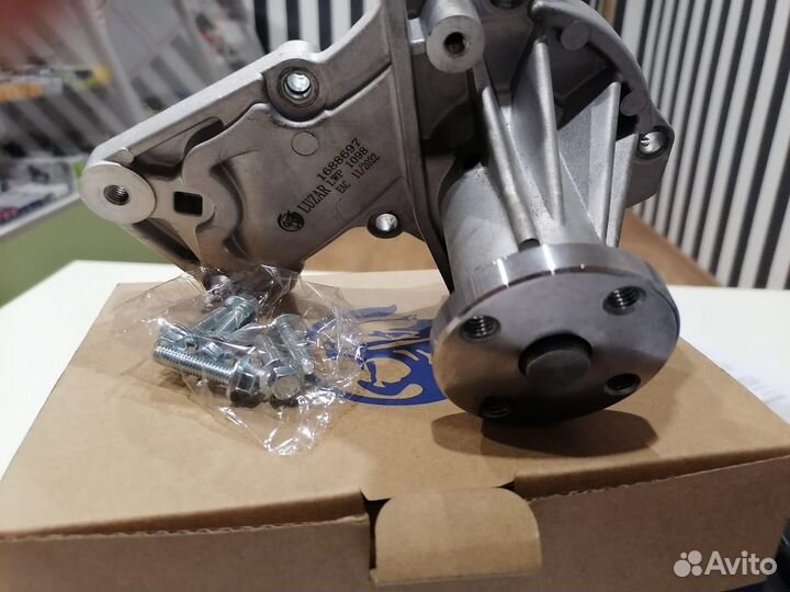 Помпа водяная Ford