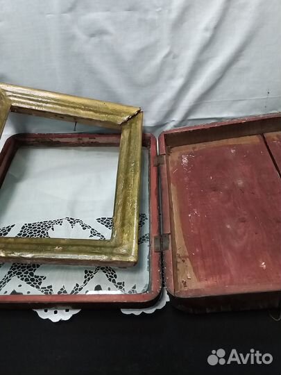 Икона в киоте