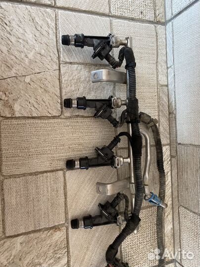 Топливная рампа с форсунками Opel