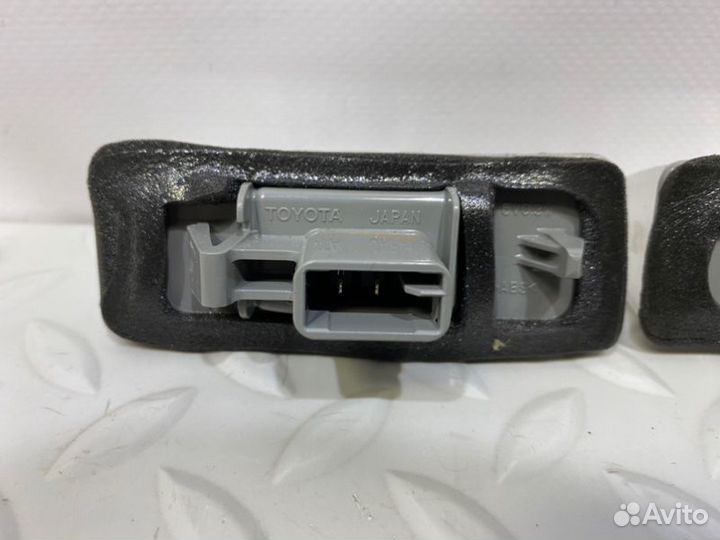 Фонарь подсветки номерного знака задний Lexus Nx