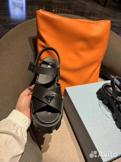 Сандалии Prada