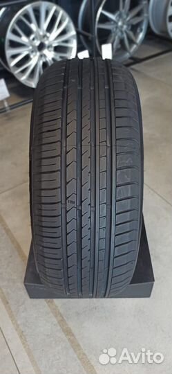 Winrun R330 215/60 R16