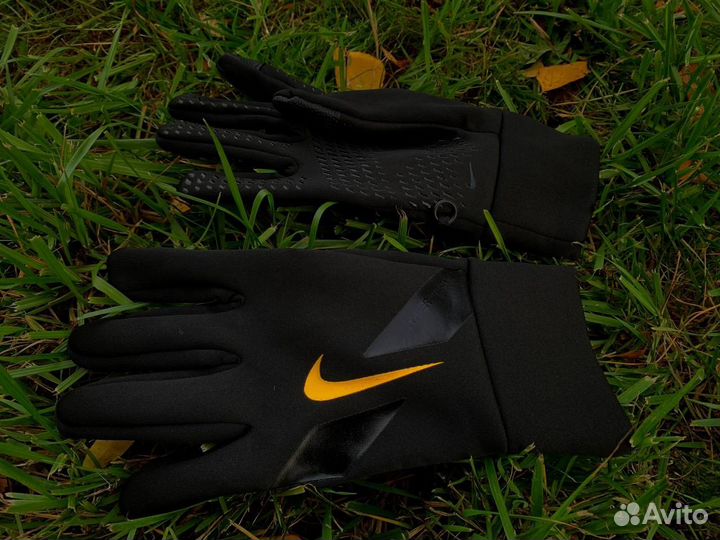 Перчатки Nike hyperwarm