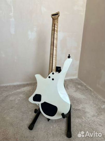 Travel guitar by Max Vinnik Gravity2