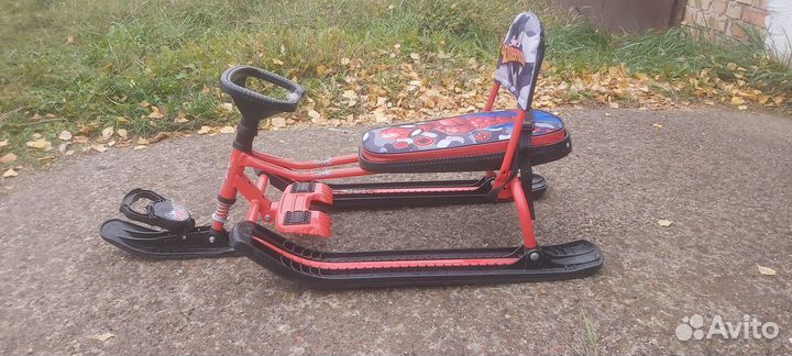 Детский снегокат со спинкой