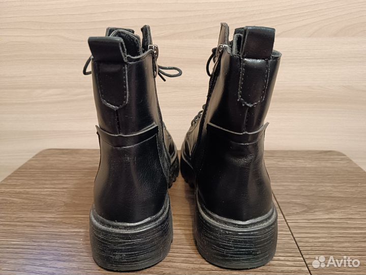 Минималистичные ботинки на шнурках