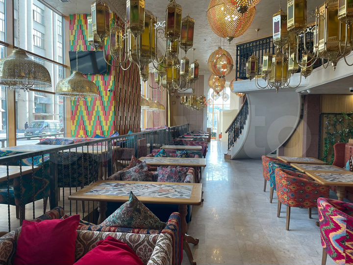 Полностью оборудованный общепит, 735 м²