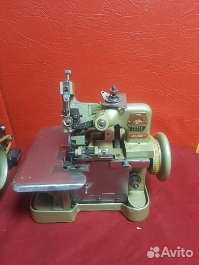 Швейная машинка Оверлок