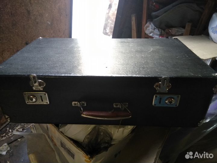 Винтажные чемоданы Сундуки Часы Аккордеон