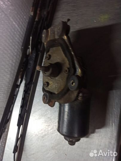 Моторчик стеклоочистителя трапеции Mazda xedos 6