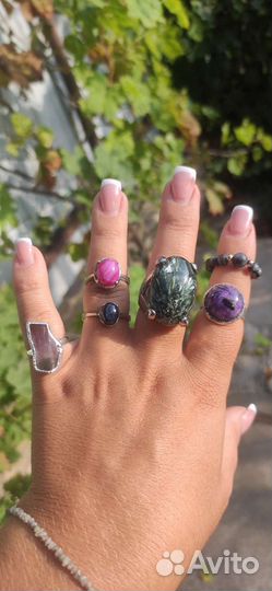 Серебряные колечки с драгоценными камнями