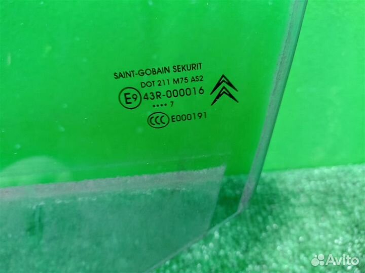 Стекло переднее левое Citroen C4 Picasso 2007