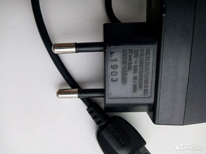 Оригинальный зарядник к телефону Siemens