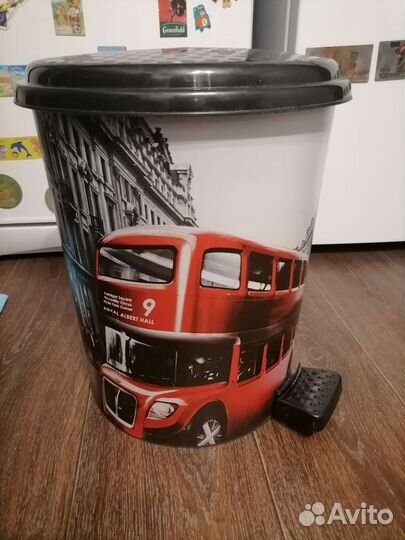 Мусорное ведро с педалью