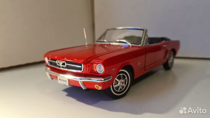 Модель автомобиля Ford Mustang 1964г в маш-бе 1/18
