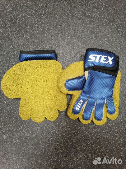 Перчатки вратарские, нагрудник, футболка вратаря