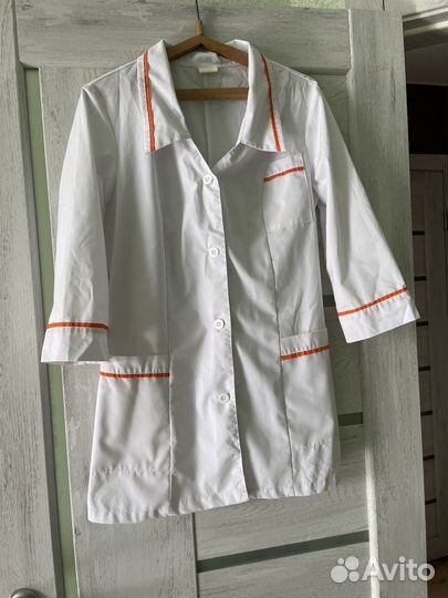 Медицинские халаты и костюмы